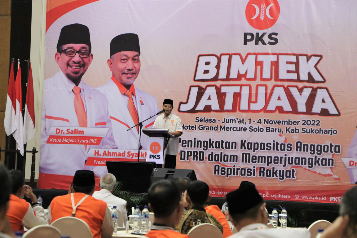 Wakil Ketua Majelis Syuro PKS Dr Hidayat Nur Wahid membuka rangkaian acara Bimbingan Teknis Anggota DPR RI dan DPRD PKS dari Jawa Timur, Jawa Tengah dan DI Yogyakarta (Humas PKS Jateng)