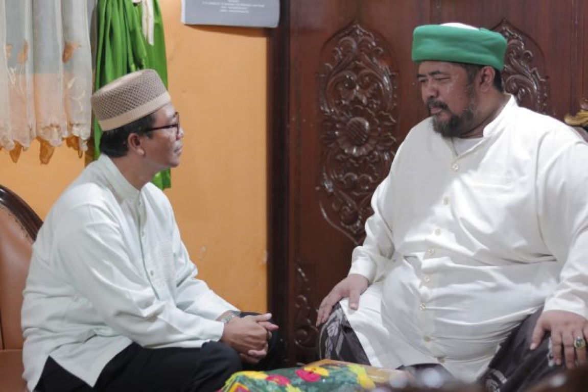 Calon Gubernur Lampung, Ahamd Jajuli (Kiri) dan Pimpinan Ponpes Sunan Jati Agung, Habib Yahya Assegaf (kanan)