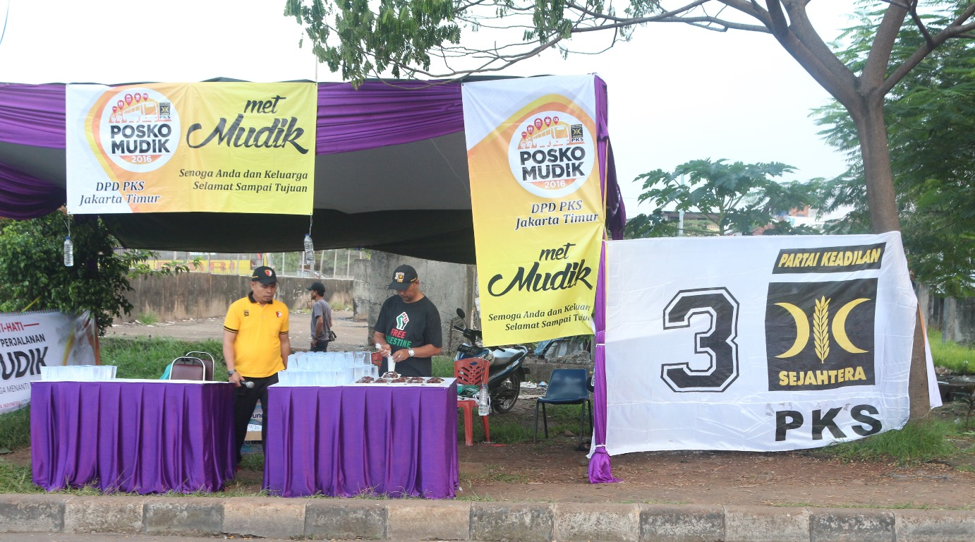 Posko mudik PKS Jakarta Timur di Pasar Rebo
