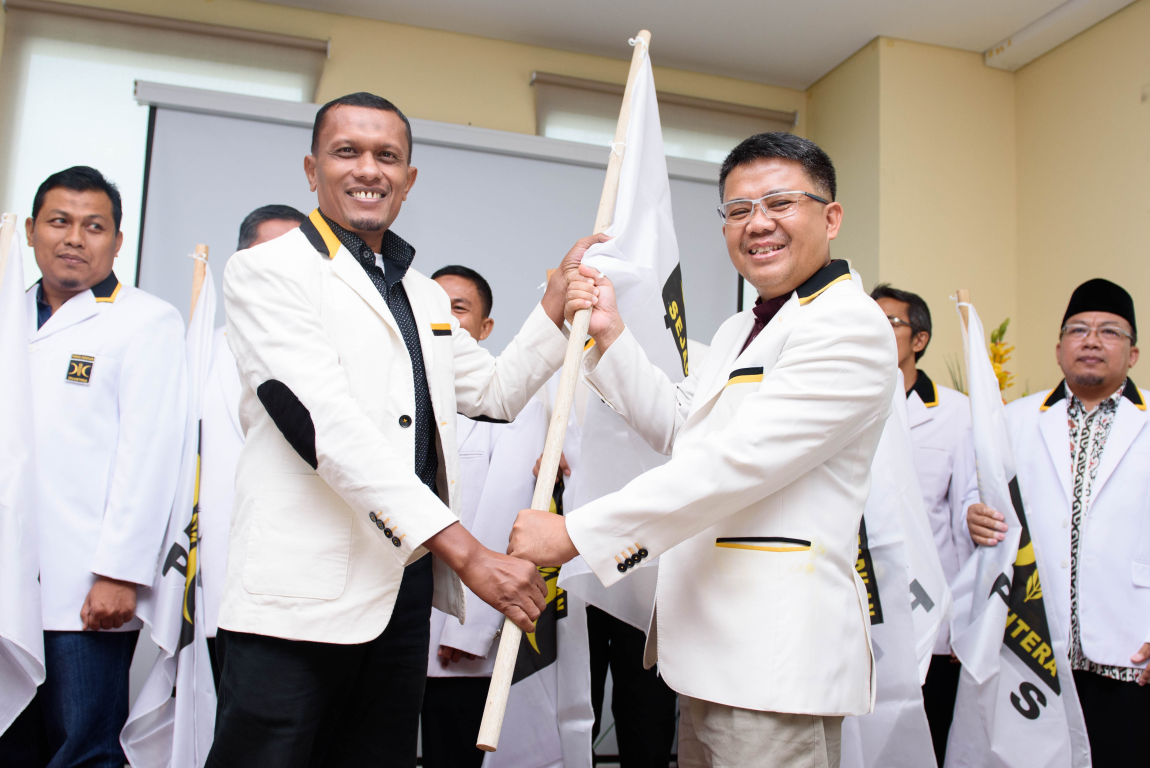Presiden Partai Keadilan Sejahtera (PKS), Mohamad Sohibul Iman melantik Manager Dapil dan Tim Pemenangan Pemilu (TPP) Wilayah seluruh Indonesia di Kantor DPP PKS pada Sabtu (25/11). (Hilal/PKS Foto)