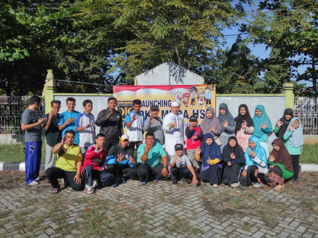 Ketua DPRD HSS Syamsuri Arsyad (berpeci putih) bersama PKS Muda HSS