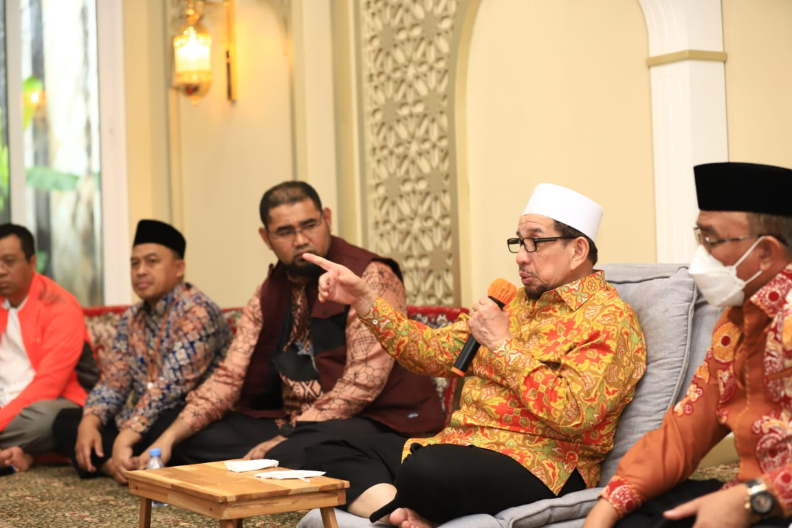 Ketua Majelis Syura PKS Dr Salim Segaf Al Jufri menerima delegasi sejumlah kepala daerah asal PKS di Jakarta (28/5) (Jul/PKSFoto)