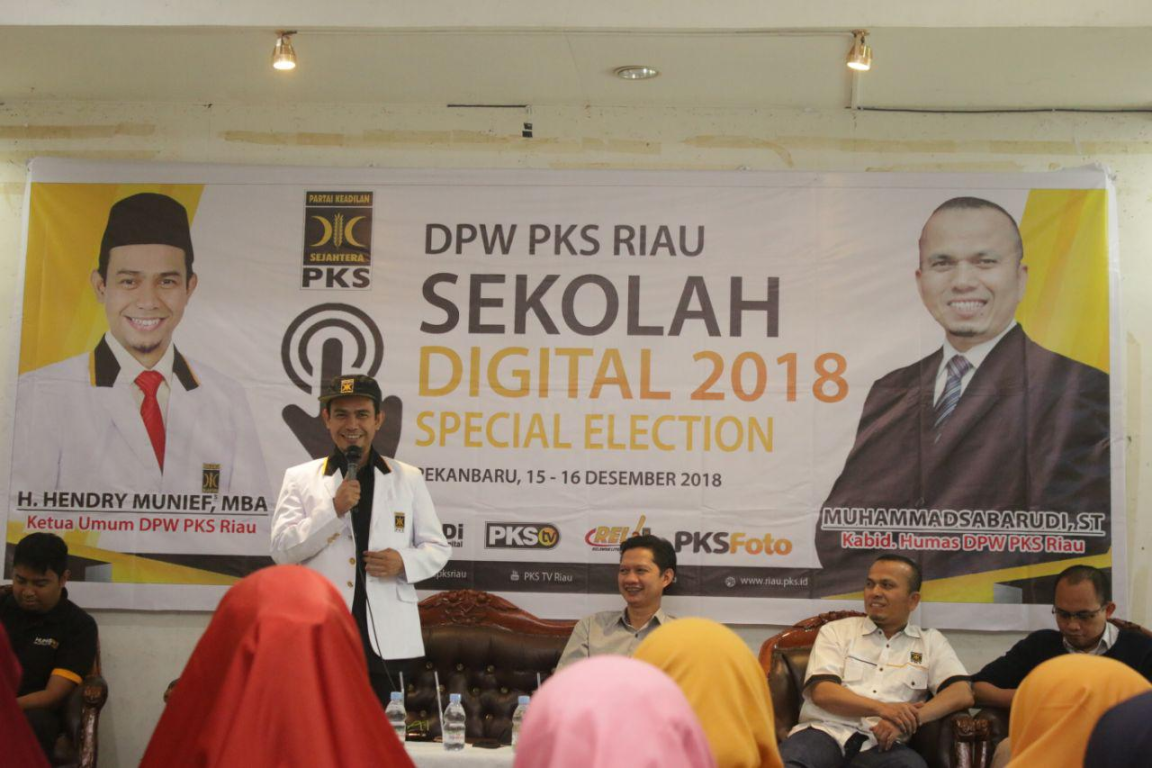 Ketua DPW PKS Riau, Hendry Munief saat memberikan sambutan dalam Sekolah Digital 2018 