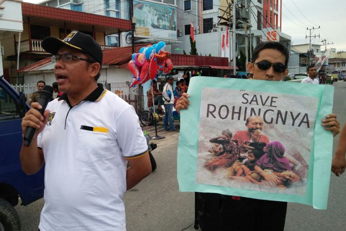 Ketua DPW  PKS Kaltara, Muh. Nasir mengajak masyarakat Kalimantan Utara peduli terhadap penderitaan Rohingya dalam aksi di Nunukan beberapa waktu lalu. (Humas PKS Kaltara)