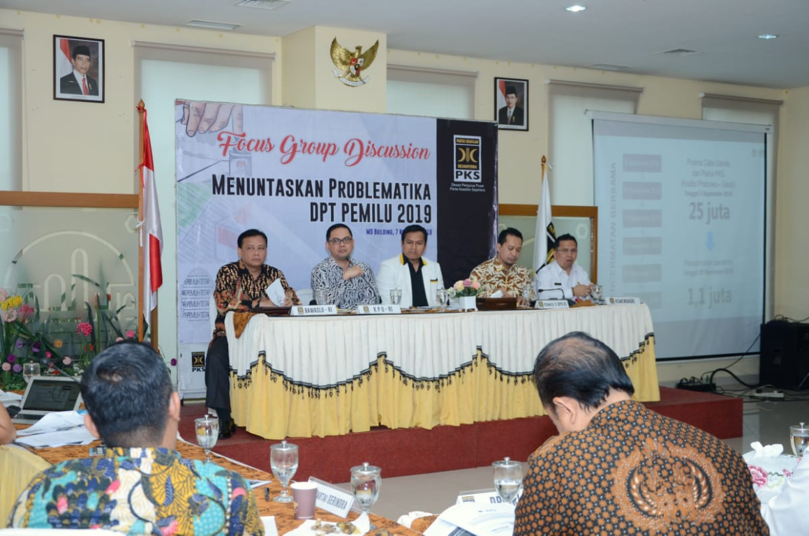 Pembicara FGD yang terdiri dari perwakilan Bawaslu, KPU, DPR dan Kemendagri (Abuy/PKS Foto)