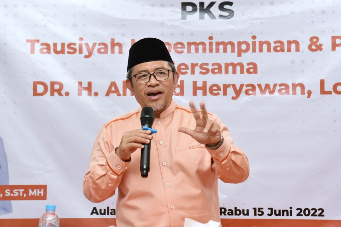 Wakil Ketua Majelis Syura PKS Ahmad Heryawan dalam konsolidasi bersama Kader PKS Bangka Belitung, Rabu (15/06/2022). (Donny/PKSFoto)