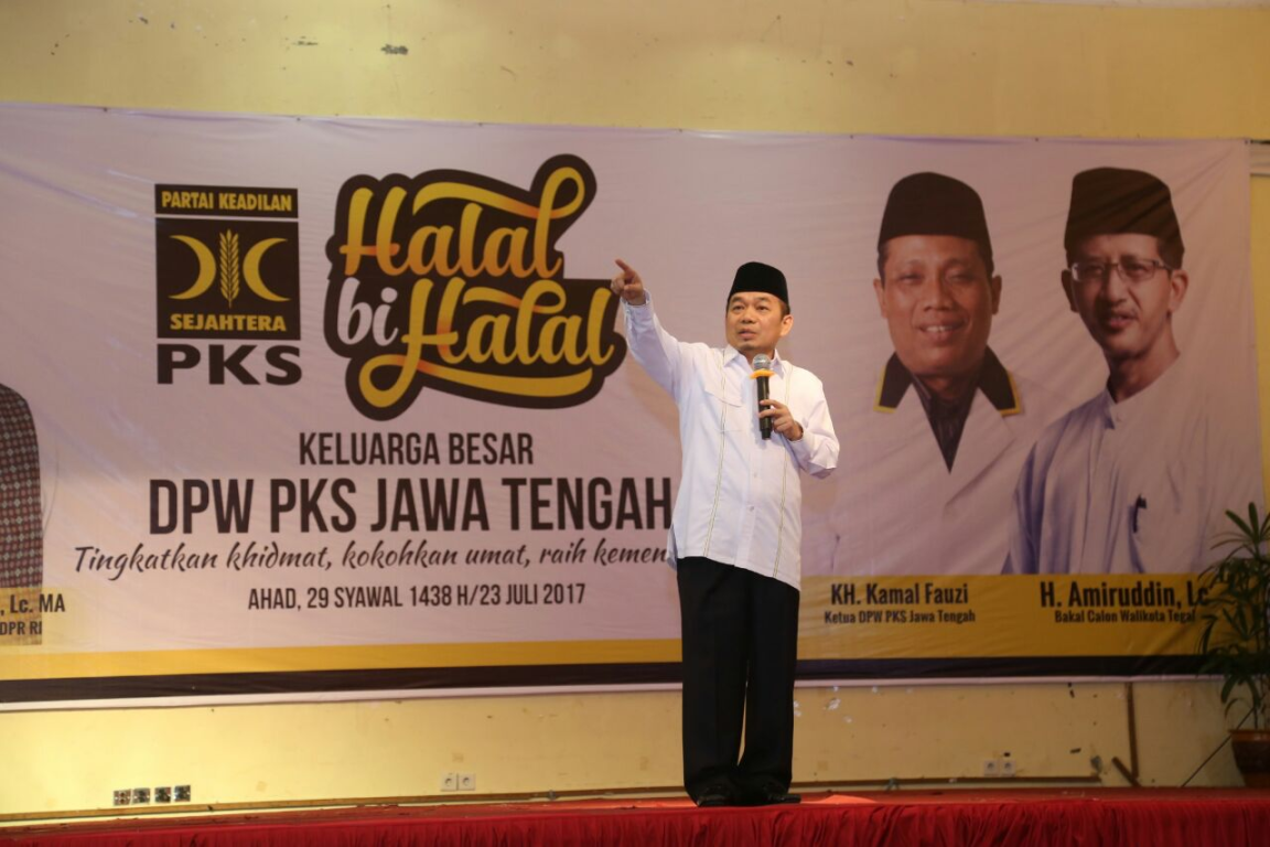 Ketua Fraksi Partai Keadilan Sejahtera (PKS) DPR RI Jazuli Juwaini dalam acara Halal Bihalal seluruh kader Dewan Pengurus Wilayah (DPW) PKS Jawa Tengah, Ahad (23/7/2017) (Humas PKS Jateng)