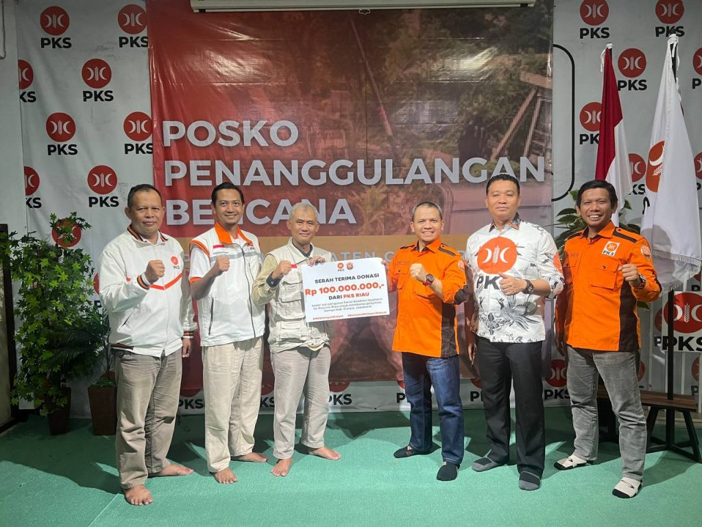DPW PKS Riau Serahkan Langsung Bantuan Rp 100 Juta untuk Korban Gempa Cianjur