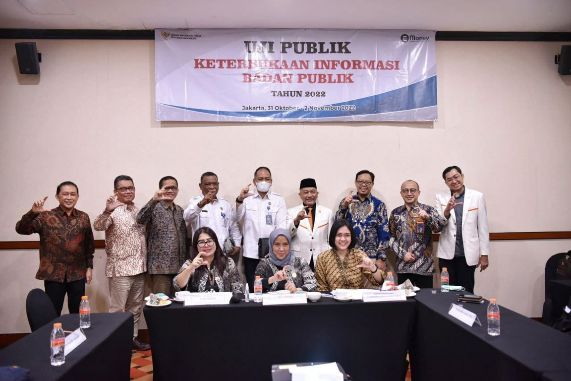 Presiden PKS Ahmad Syaikhu menyampaikan paparan di hadapan Para Komisioner KI Pusat perihal Keterbukaan Informasi Publik Partai Keadilan Sejahtera. (Donny/PKSFoto)
