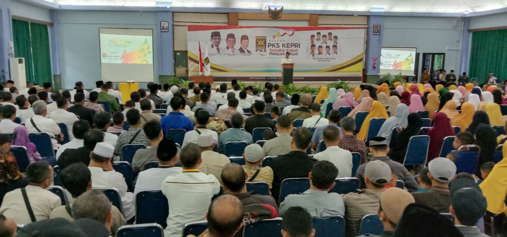 Peserta Rakorwil PKS Kepulauan Riau mendengarkan arahan Presiden PKS Mohamad Sohibul Iman, Ahad (8/12) (Humas PKS Kepri)