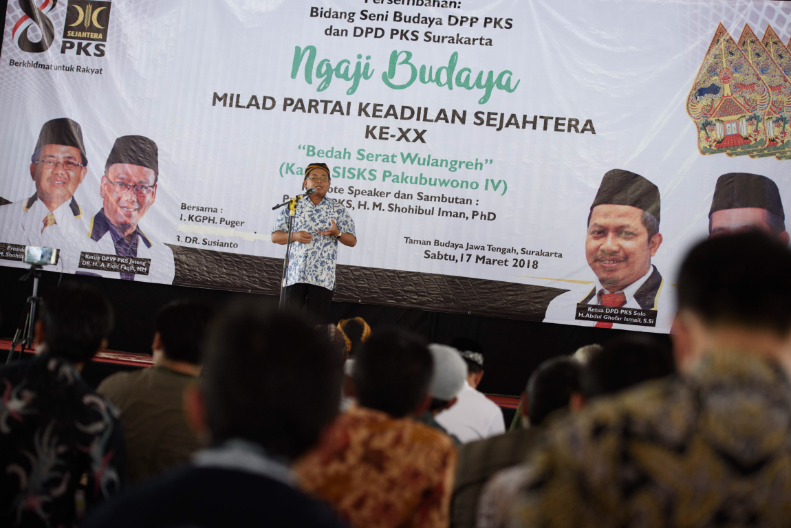 Menghadirkan tiga pemerhati budaya dari berbagai kalangan, Presiden PKS Mohamad Sohibul Iman sampaikan sambutan pada acara  Ngaji Budaya di Solo pada Sabtu (17/3) siang. (M Hilal/PKSFoto)