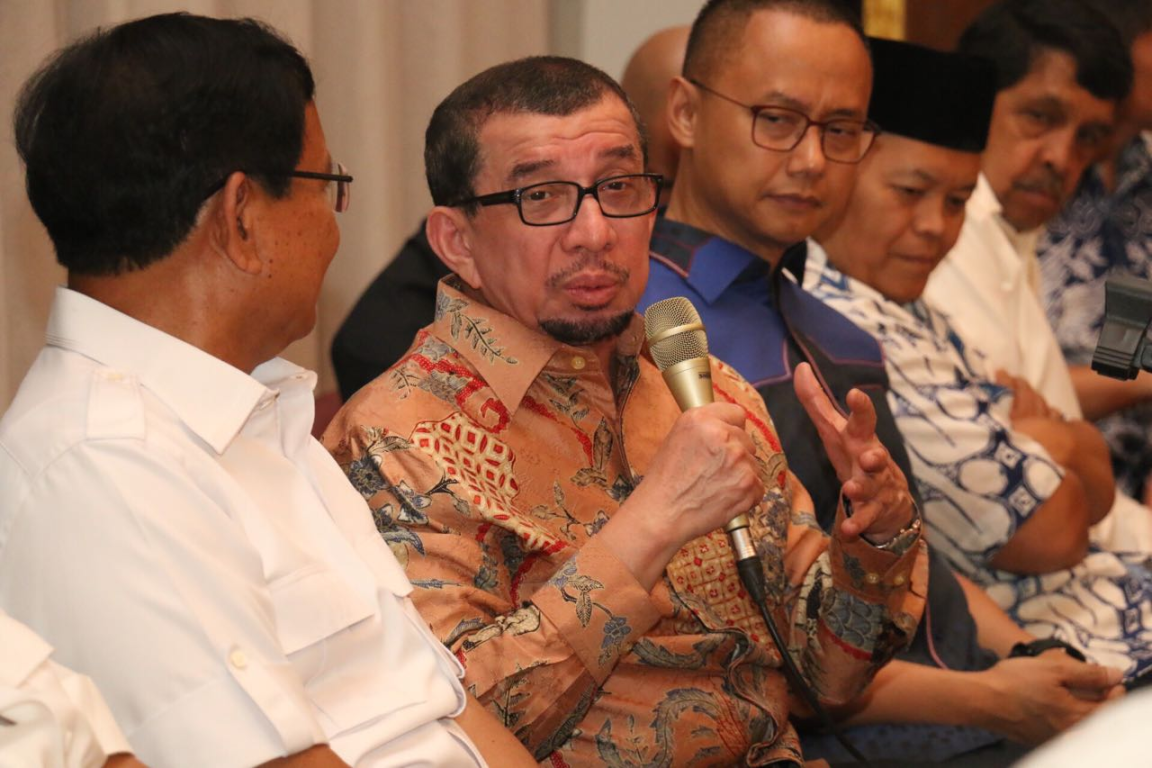 Ketua Majelis Syuro PKS Habib Salim Segaf Al Jufrie berbicara dalam silaturahim dengan Gubernur dan Wakil Gubernur DKI Jakarta terpilih Anies Baswedan dan Sandiaga Uno di Jakarta, Ahad (15/10). (PKS Foto)