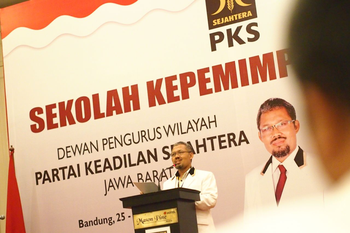 Ketua Bidang Pengembangan Sumber Daya Manusia dan Lembaga Profesi DPW PKS Jawa Barat Encep Sugiana dalam pembukaan sekolah kepemimpinan partai di Bandung Barat, Jumat (25/11) (foto Wicak)