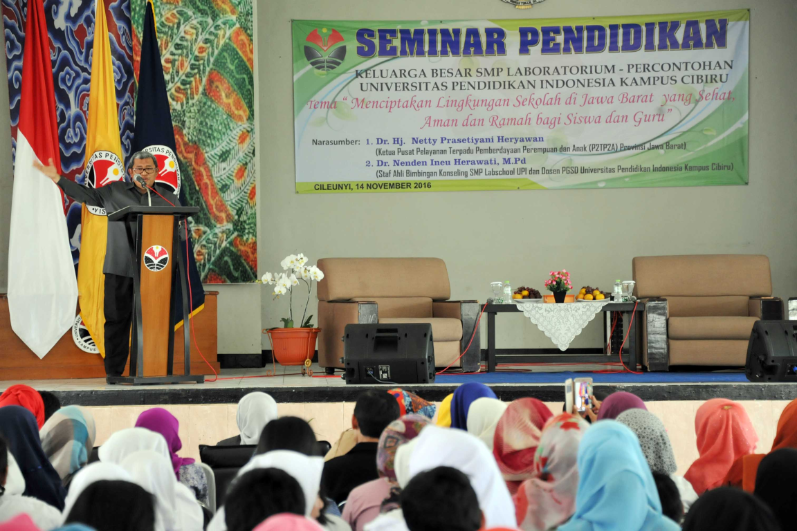 Gubernur Jawa Barat Ahmad Heryawan (Aher)