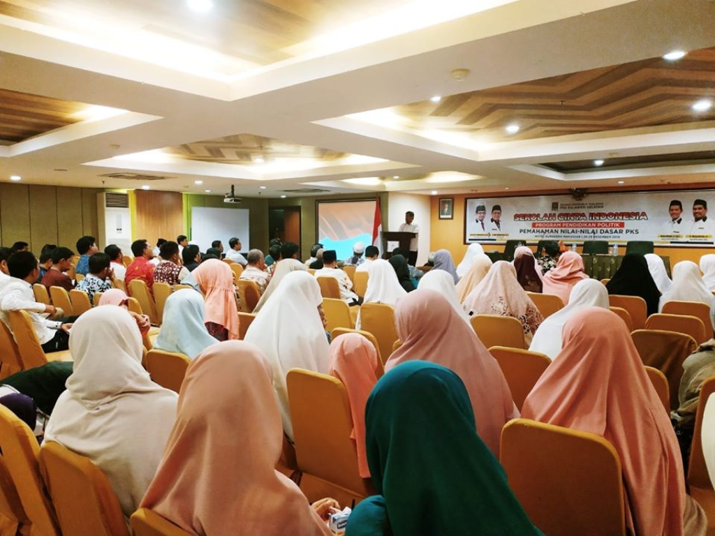 Suasana kegiatan Sekolah Cinta Indonesia yang diadakan oleh PKS Sulawesi Selatan di Hotel Almadera, Makassar, Sabtu (28/12/2019).