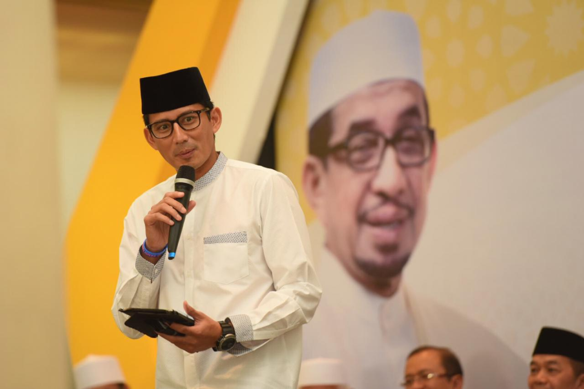 Calon Wakil Presiden RI yang diusung oleh PKS, Sandiaga Salahudin Uno saat menghadiri Peringatan Maulid Nabi SAW di kantor DPP PKS, Jakarta, Ahad (13/1) (M Hilal/PKSFoto)