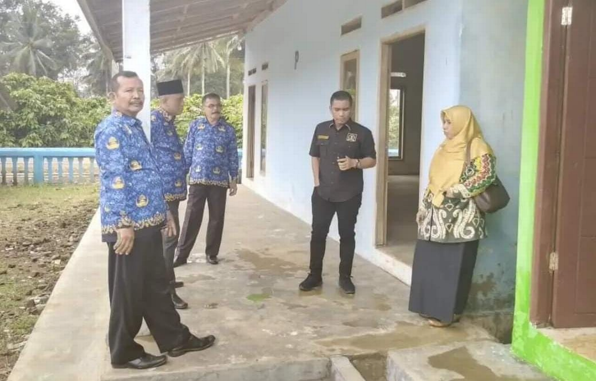 Legislator PKS Lampung Timur mengunjungi sekolah untuk serap aspirasi guru