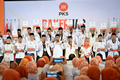Presiden PKS Al Muzammil Yusuf beserta Ketua-Ketua DPW PKS berfoto bersama sekaligus meluncurkan 8 Program Unggulan DPP PKS 2026, Rabu, (12/11/2025)