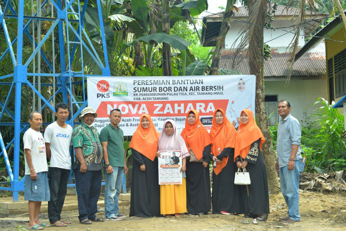Legislator PKS Aceh Nova Zahara meresmikan sumur bor untuk bantu warga yang kesulitan air di Dusun Bangun Sari, Aceh Tamiang