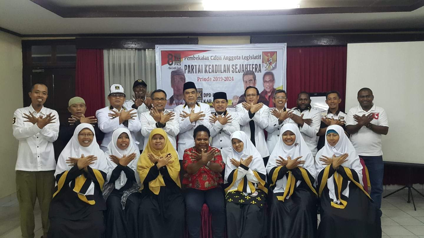 Para peserta konsolidasi berfoto bersama (Dok. Humas DPD Kab. Mimika)