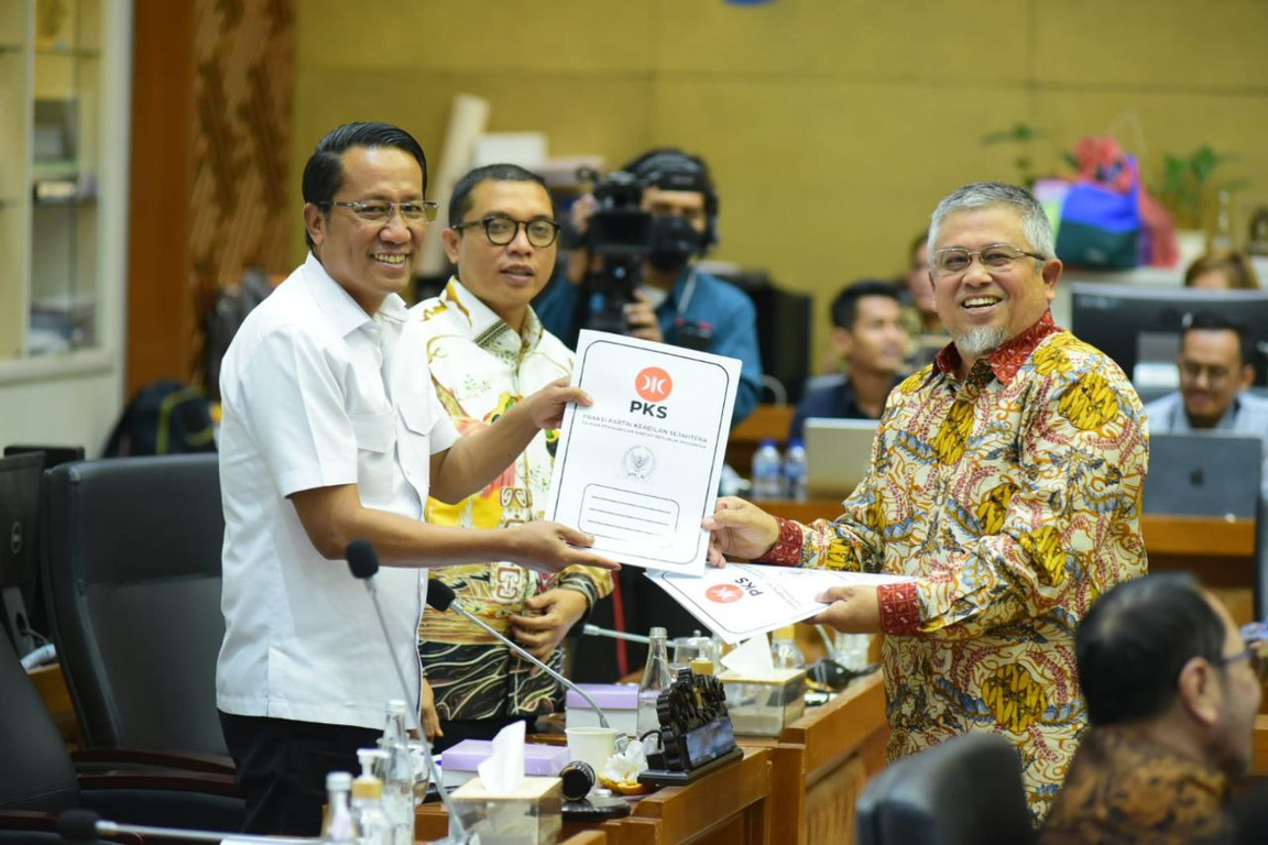 Anggota Badan Legislasi (Baleg) DPR RI dari Fraksi PKS Anshori Siregar menyampaikan pendapat akhir Fraksi PKS terkait dengan Rancangan Undang-undang Daerah Khusus Jakarta (DKJ).