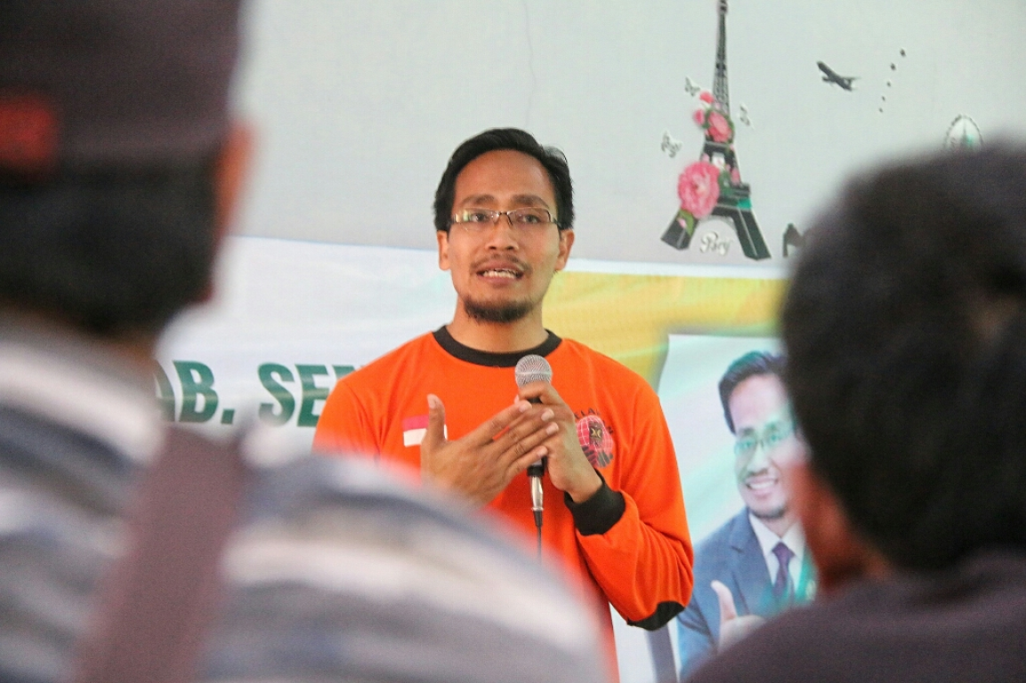 Anggota DPRD Kabupaten Semarang dari Fraksi PKS,Joko Widodo dalam kegiatan resesnya dihadapan ratusan warga kelurahan Karangjati Bergas, Ahad (27/8/2017) (Humas PKS Kab Semarang)