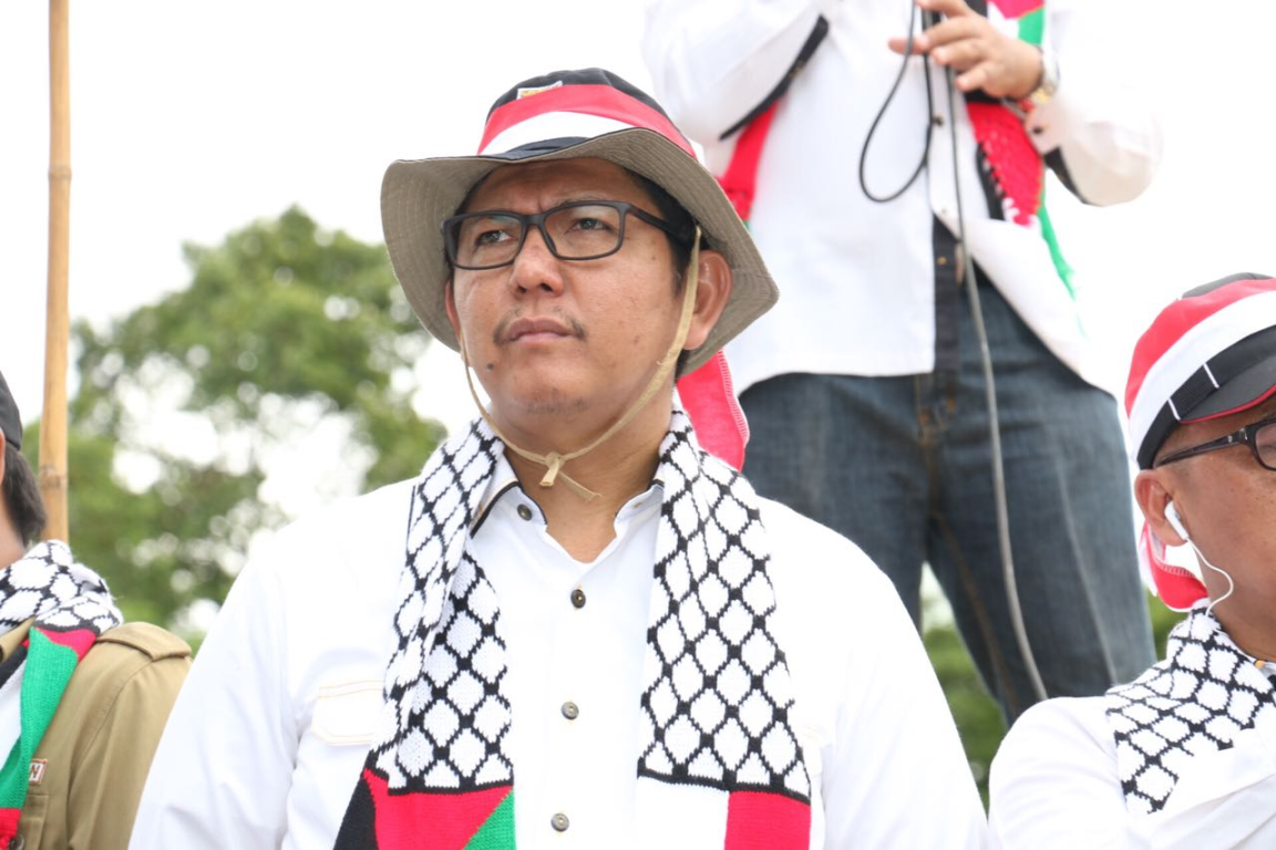 Sekjen PKS Mustafa Kamal dalam Aksi Bela Palestina di depan Kedubes AS, Ahad (10/12). (Daru/PKS Foto)