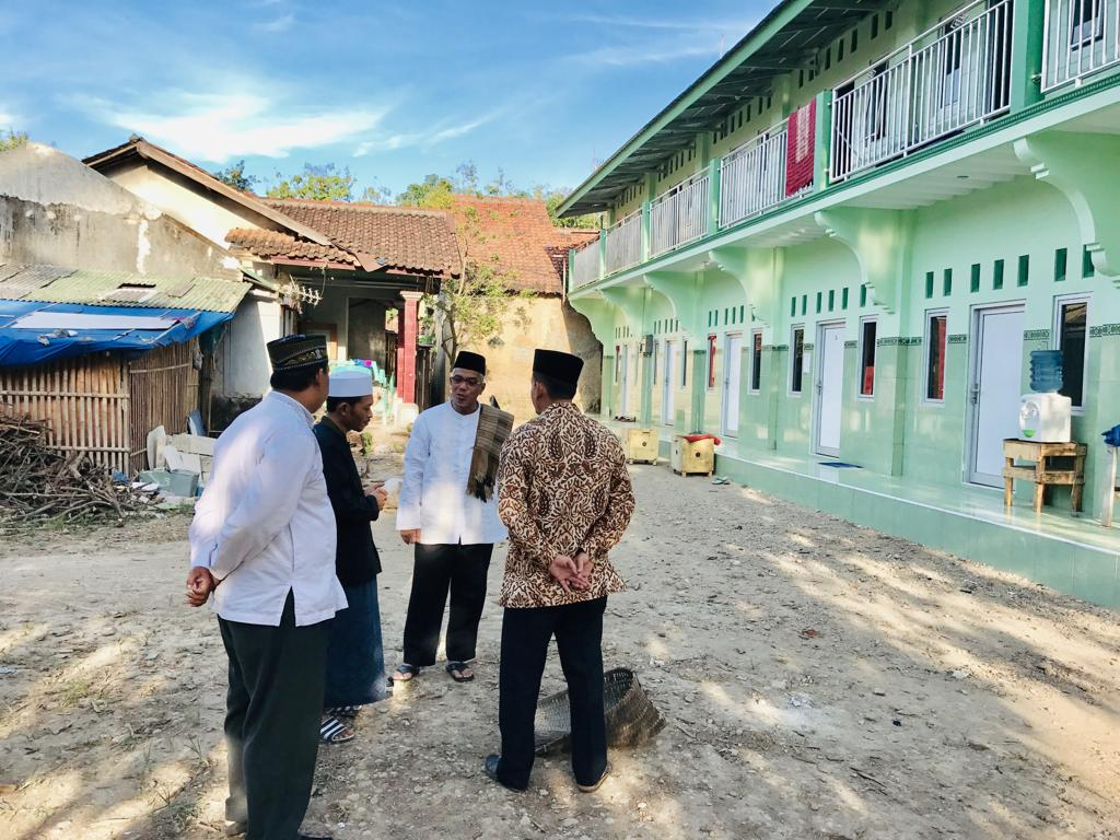 Abdul Hadi Wijaya saat bersilaturahim dan menjaring aspirasi dari Pesantren di Jawa Barat selama menjabat Anggota DPRD Provinsi Jawa Barat 2014-2019 (dokpri)