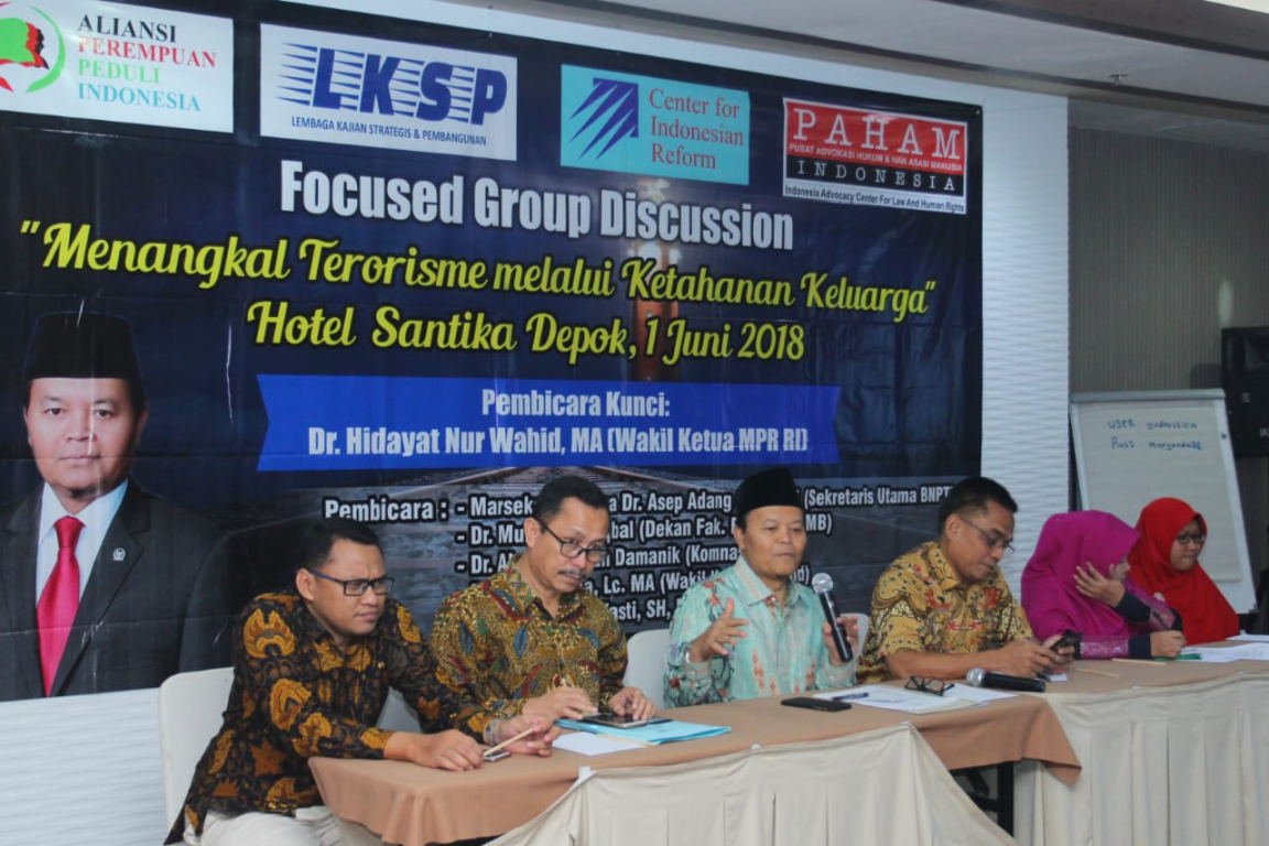 Wakil Ketua Majelis Syuro PKS Hidayat Nur Wahid menjadi pembicara kunci dalam FGD Tangkal Terorisme dengan Ketahanan Keluarga di Depok, Jumat (1/6) (Donny/PKSFoto)