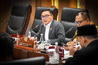 FOTO : Suhud Alynudin , S.IP., M.Sc. Pimpin Rapat Gabungan Penyampaian Laporan Hasil Fasilitasi Kemendagri