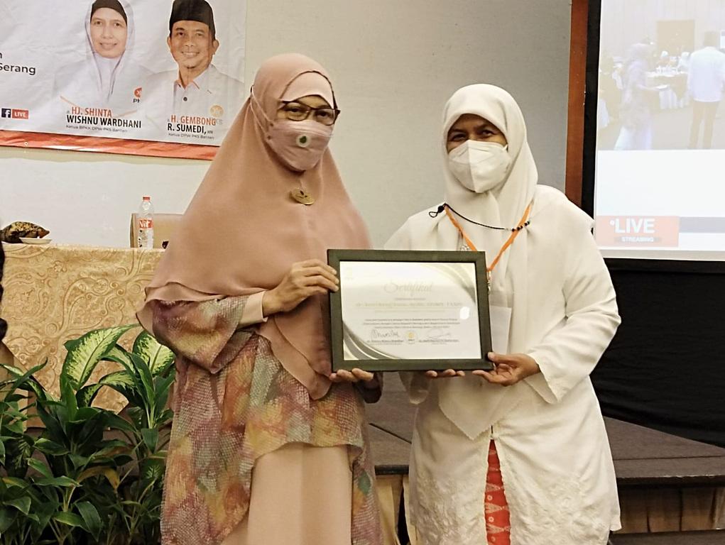 Dokter Dewi Inong Irana dalam FGD DPW PKS Banten