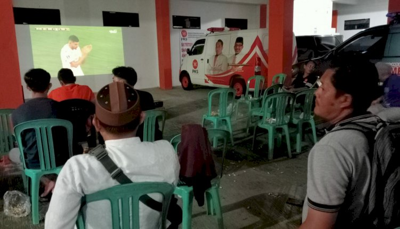 Suasana Nobar Piala Dunia Qatar di Kantor PKS Lampung Utara (RMOL Lampung/Efriantoni)