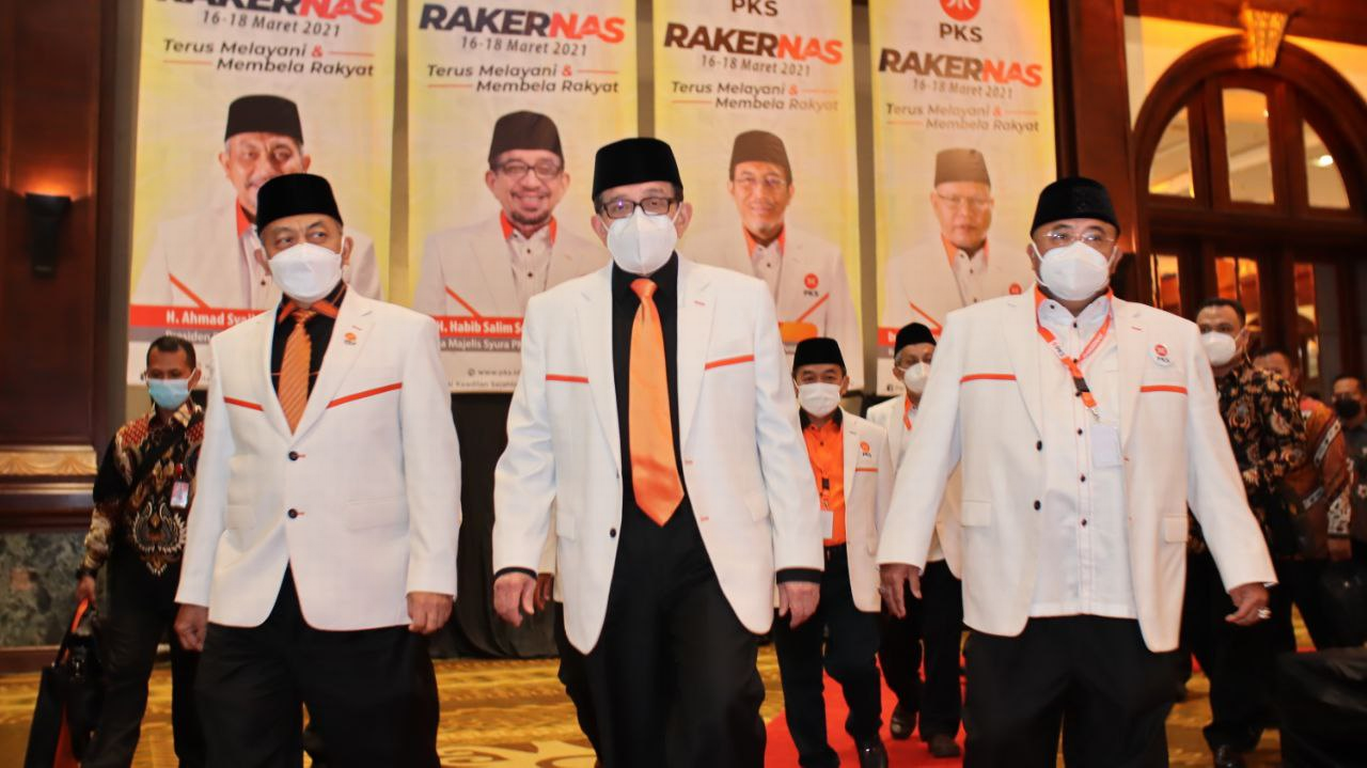 Ketua Majelis Syura PKS, Dr. Salim Segaf Al Jufri didampingi Presiden PKS Ahmad Syaikhu dan Sekretaris Jenderal PKS Habib Aboe Bakar Al Habsyi