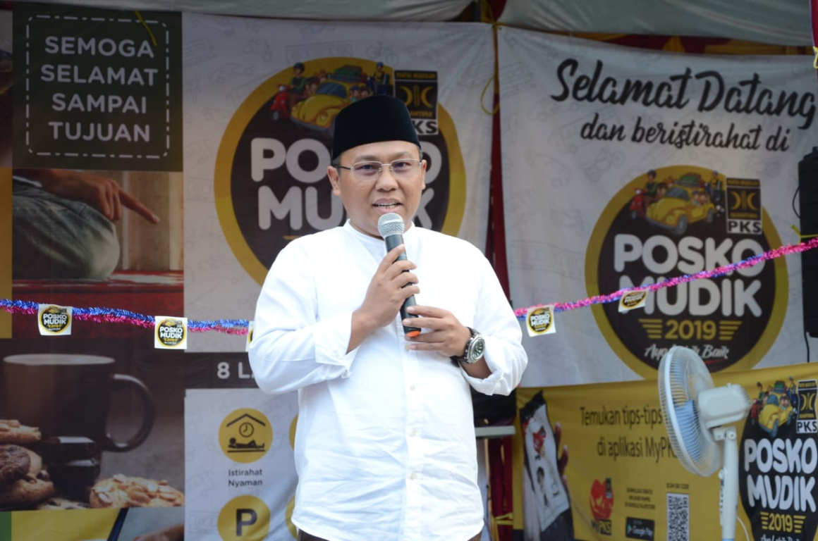 Ketua DPW PKS Banten Miptahudin saat pembukaan Posko Mudik PKS 2019 di Terminal Terpadu Merak, Cilegon, Banten, Jumat (31/5) (Donny/PKSFoto)