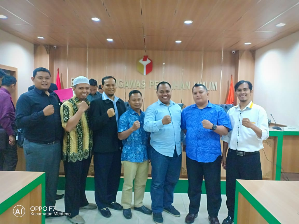 Jajaran Tim Advokasi PKS dan Pengurus PKS Sumatera Selatan usai putusan Bawaslu RI di Jakarta, Senin (17/6) (dok PKS Sumsel)