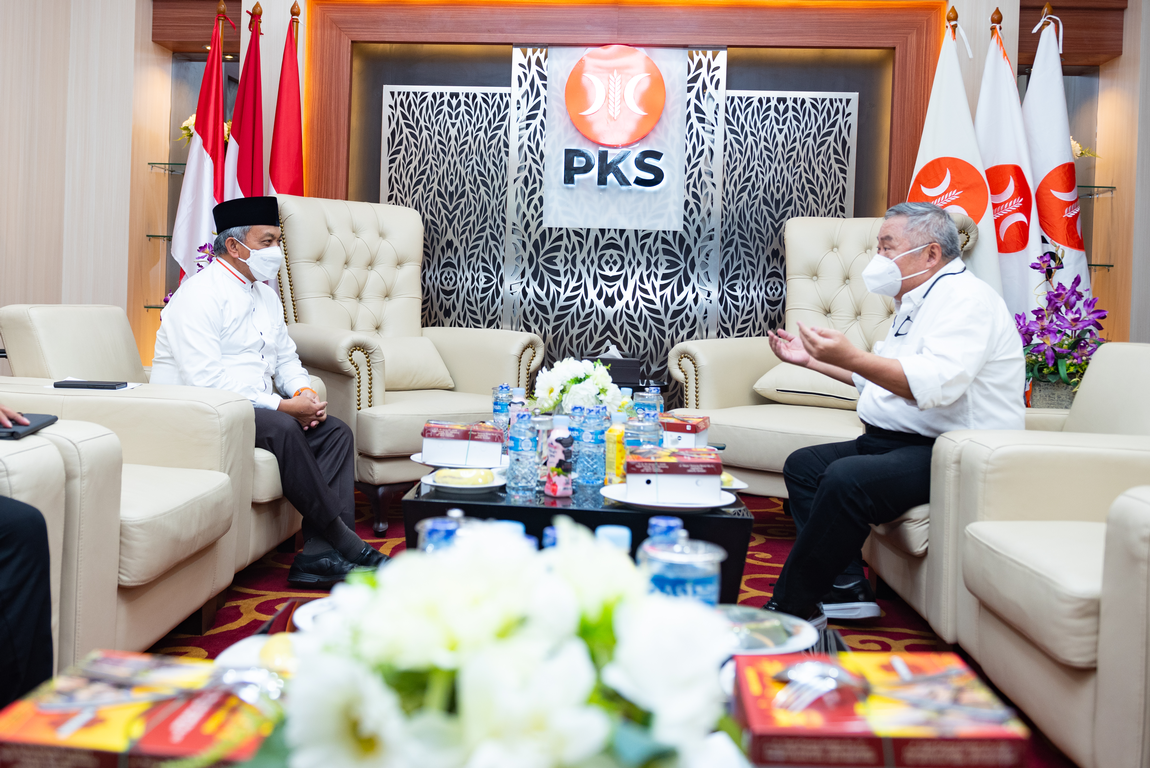 Presiden Partai Keadilan Sejahtera Ahmad Syaikhu bersama Lieus Sungkharisma saat melakukan pertemuan di kantor DPP PKS, Jumat (18/06/2021). (Hilal/PKSFoto)