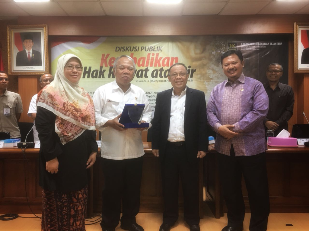 Wakil Ketua Fraksi PKS DPR RI Ledia Hanifa Amaliah bersama Menteri PUPR Basuki Hadimuljono, Kapoksi V Nurhasan Zaidi, dan Wakil Ketua Komisi V DPR RI Sigit Susiantomo