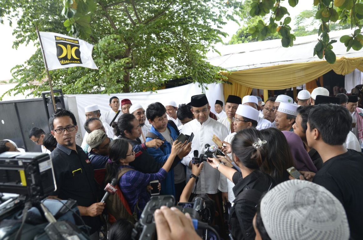 Cagub DKI Anies Baswedan usai peringatan maulid nabi di kantor DPP PKS, Ahad (8/1)