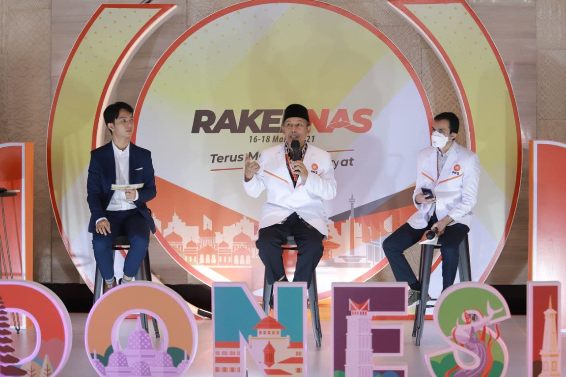 Penulis Buku Mental Pemenang Aunu Rafiq Saleh Tamhid saat mengisi acara launching dan bedah buku di Rangkaian Puncak Rakernas PKS, Rabu (17/03/2021). (Donny/PKSFoto)