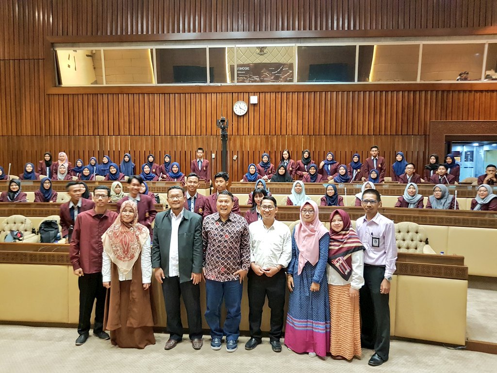 Wakil Ketua Komisi II DPR RI Mardani Ali Sera saat menerima kunjungan 160 mahasiswa FISIP Unsika di Gedung DPR RI, Rabu (05/12)