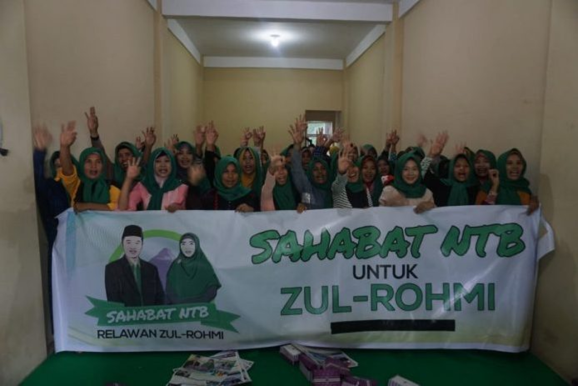 Relawan Jilbab Hijau dukung Zul-Rohmi (dok Hariannusa.com)