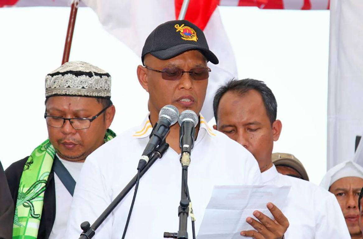 Direktur Crisis Center for Rohingya (CC4R) Sukamta menyampaikan pernyataan sikap mewakili Umat Islam Indonesia yang melakukan Aksi Bela Rohingya di Kawasan Patung Kuda, Monas, Jakarta Pusat, Sabtu (16/9). (PKS Foto)