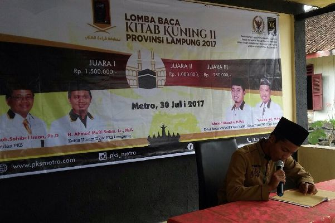 Salah satu peserta Lomba Baca Kitab Kuning yang digelar DPW PKS Lampung di Kota Bandar Lampung, Ahad (30/7). (Humas PKS Lampung)