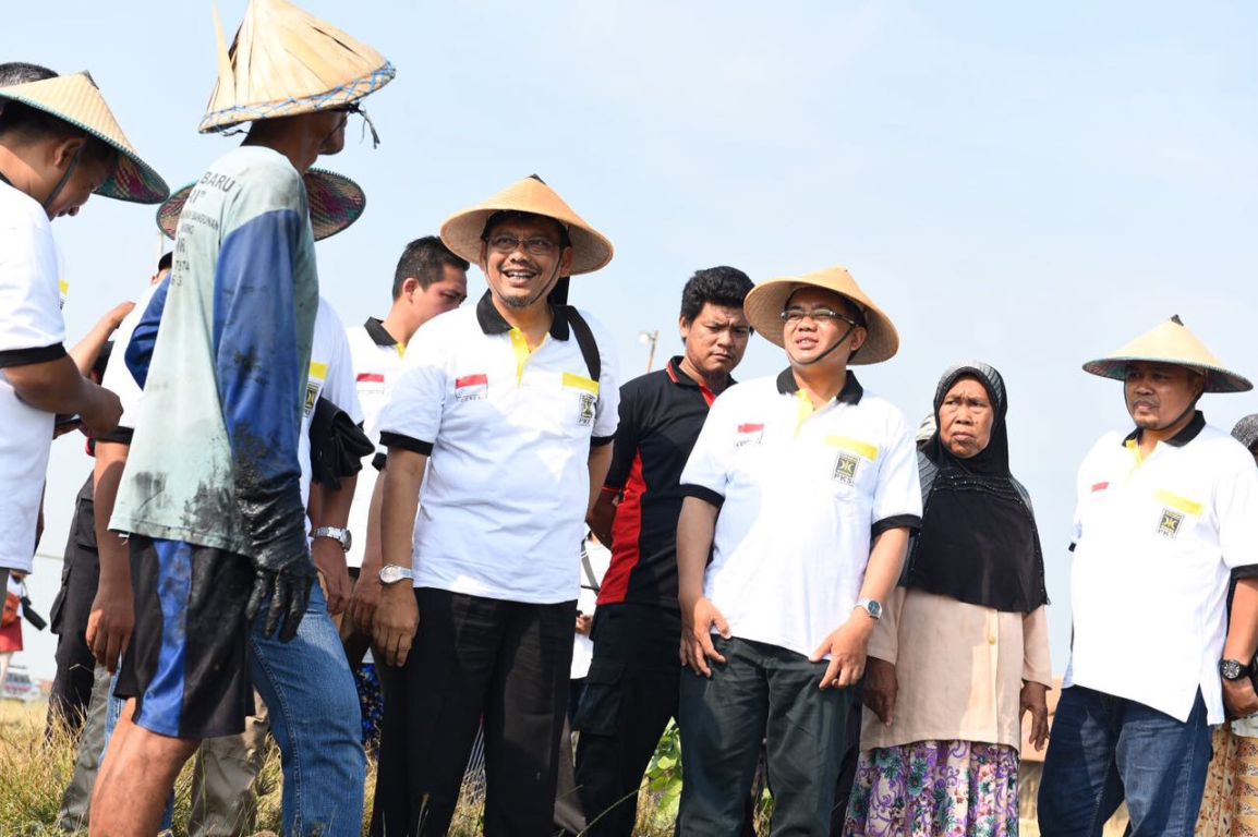 PKS kunjungi petani garam di Desa Pecangaan, Pati, Jawa Tengah. Foto: Hilal/ PKS Foto