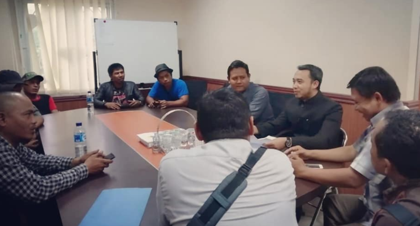 Anggota DPRD Kota Bandung F-PKS, Yudi Cahyadi sedang Mendengarkan Aspirasi (Dok PKS Kota Bandung)