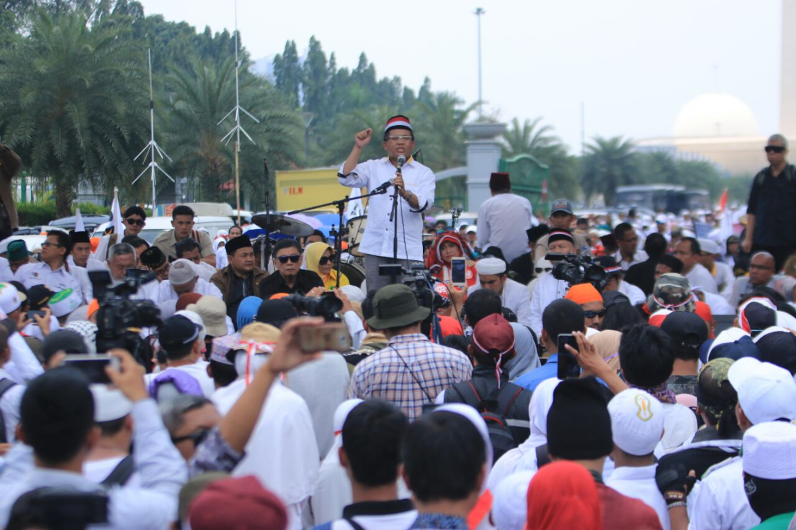 Presiden Partai Keadilan Sejahtera Mohamad Sohibul Iman menyampaikan orasi dalam Aksi Bela Rohingya, Jakarta, Sabtu (16/9). (PKS Foto)