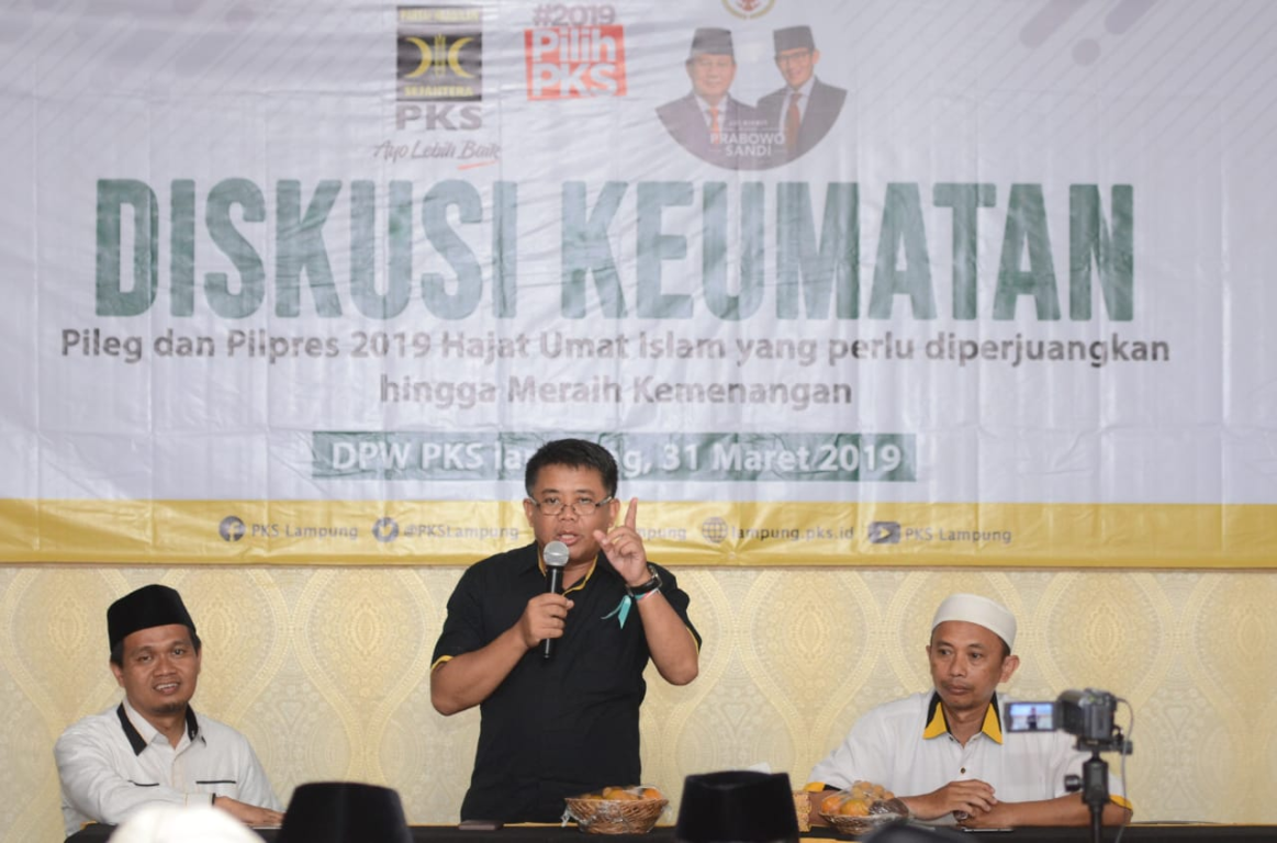 Presiden Partai Keadilan Sejahtera Mohamad Sohibul Iman dalam acara Diskusi Keummmatan di Bandar Lampung, Ahad (31/03/2019). (Donny/PKSFoto)