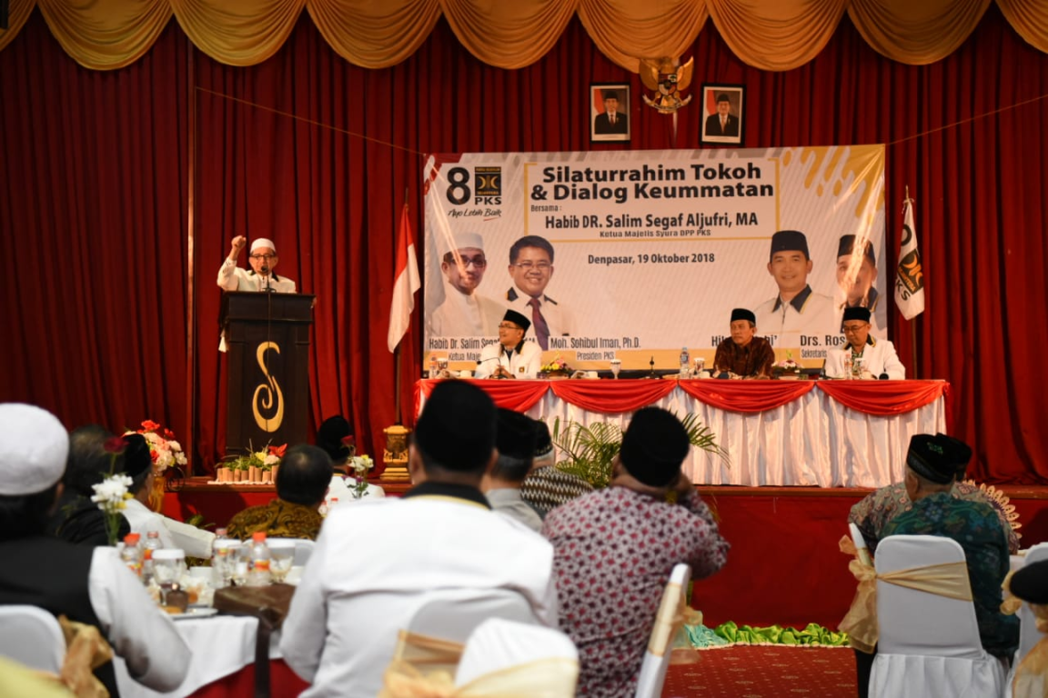 Ketua Majelis Syuro PKS Habib Salim Segaf Al Jufri dalam dialog dengan ratusan Tokoh Umat Islam di Bali, Jumat (19/10) (Hamid M/PKSFoto)