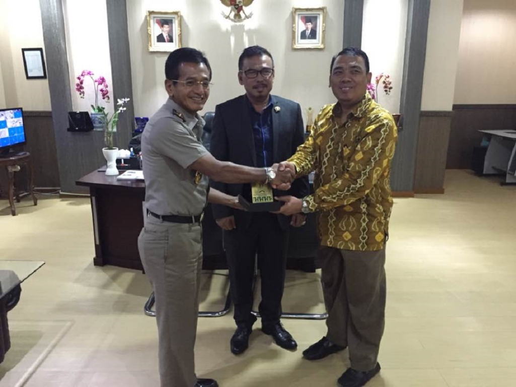 Wakil Ketua Komisi I DPRD Banten Bonie Mufidjar Bersama Kepala Kanwil BPN Prop. Banten bpk. Yusuf Purnama, SH., MH.mendiskusikan progres sertifikasi aset pemprov Banten