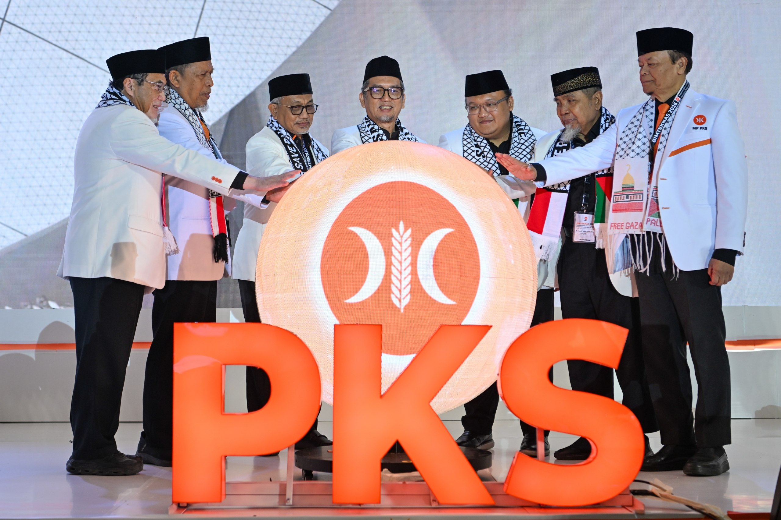Pembukaan secara simbolis oleh pimpinan DPTP PKS